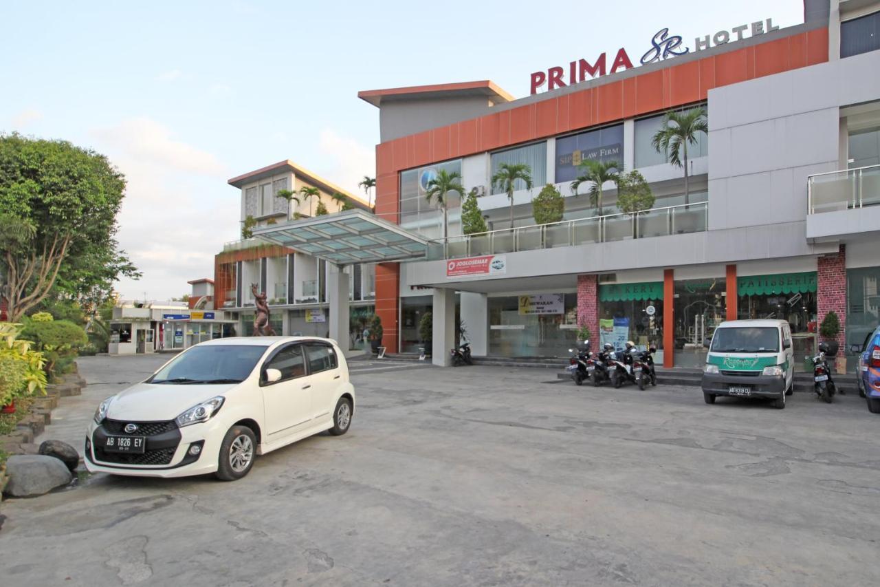 Reddoorz Premium Near Sleman City Hall Джокьякарта Экстерьер фото