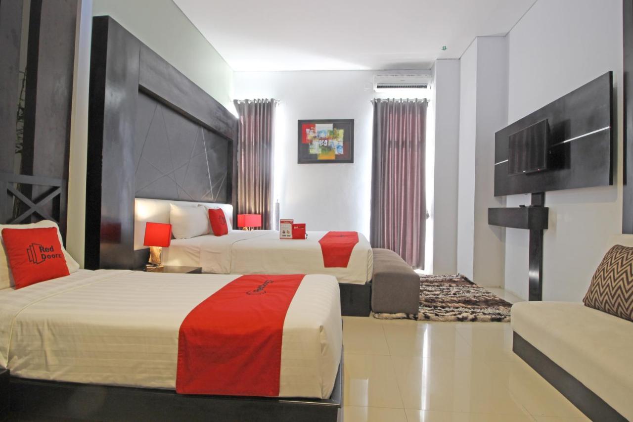 Reddoorz Premium Near Sleman City Hall Джокьякарта Экстерьер фото