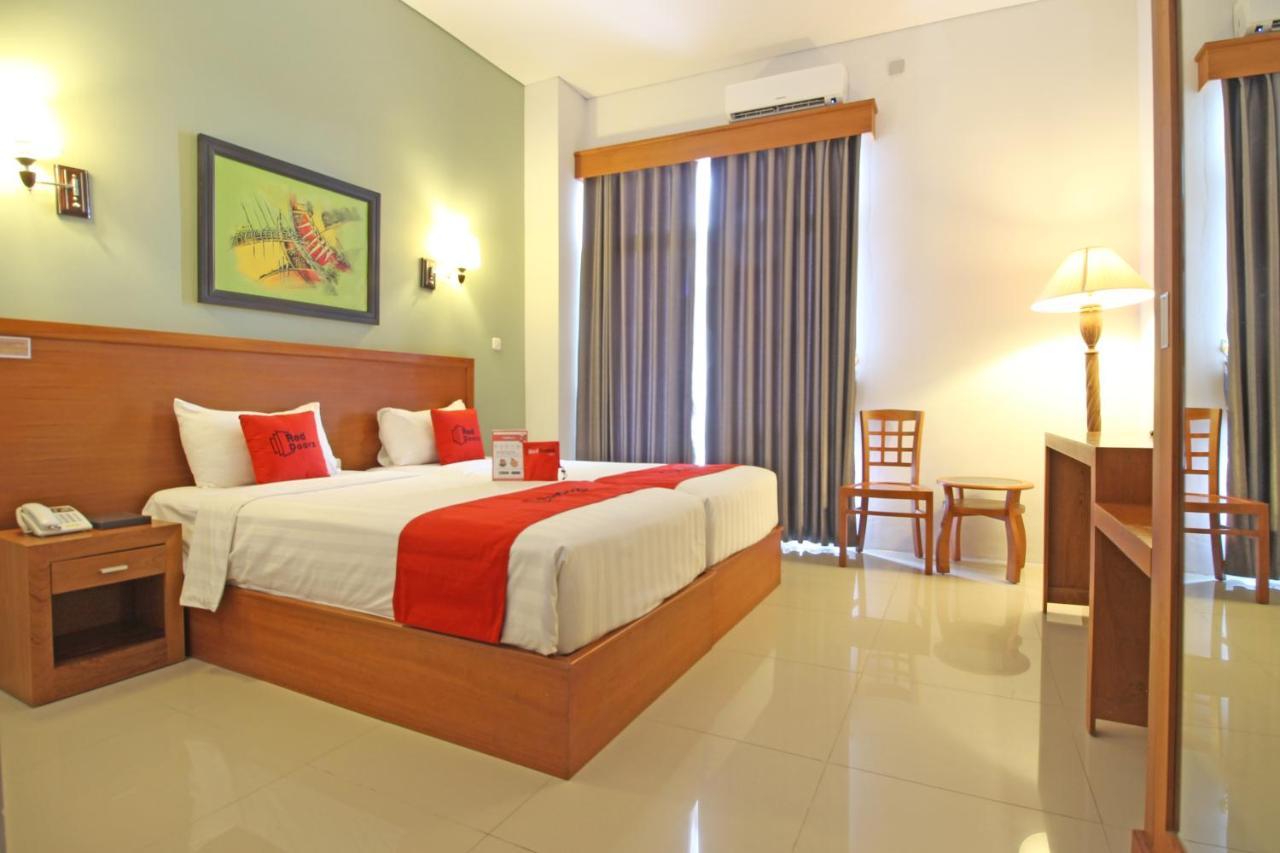 Reddoorz Premium Near Sleman City Hall Джокьякарта Экстерьер фото